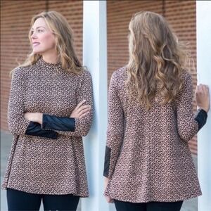 Tyler Boe Crissy Capelet Tunic Top leather details swing XS casual